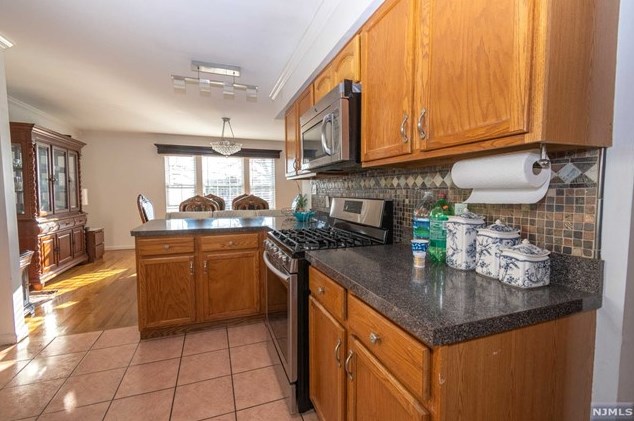 197 Milford Ave, Newark NJ  07108-2712 exterior