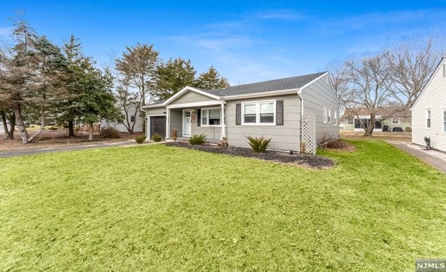 174 Westbrook Dr, Toms River NJ  08757-4733 exterior