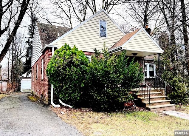 702 Suffern Rd, Teaneck, NJ 07666