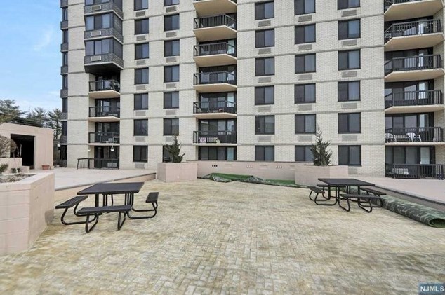 1265 15th St, West Fort Lee NJ  07024-1947 exterior