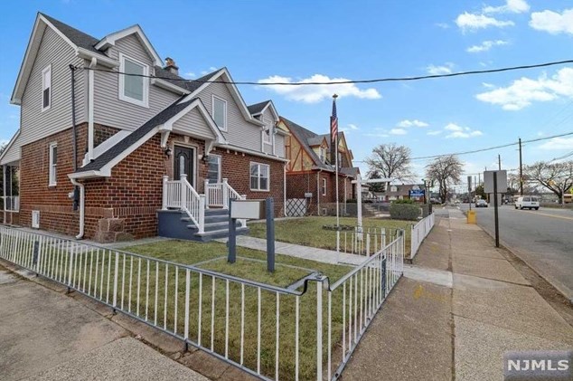 198 Market St, Saddle Brook, NJ 07663-5419