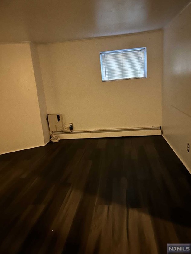 5 Westminster Pl, Outwater NJ  07026-1322 exterior