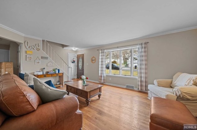 269 Wedgewood Dr, Paramus NJ  07652-3318 exterior