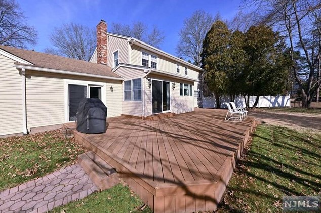 48 Country Squire Rd, Westwood, NJ 07675-6837