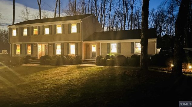 56 Trommel Dr, Mahwah, NJ 07430