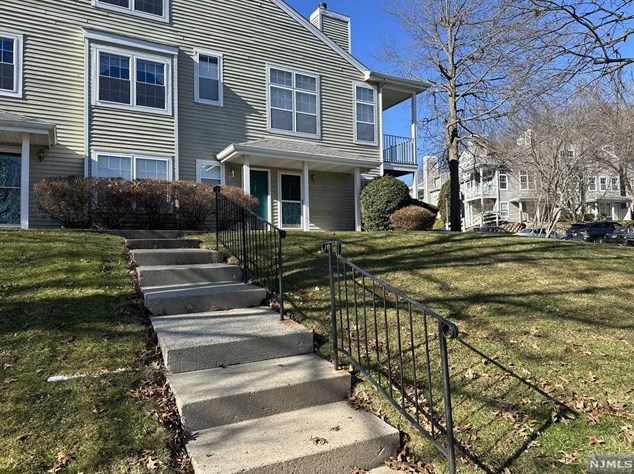 1260 Garrison Ct, Mahwah, NJ 07430