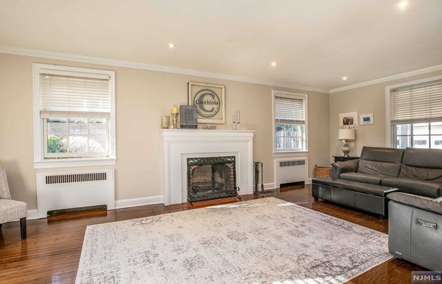 20 Raymond Ave, Rutherford NJ  07070-1132 exterior