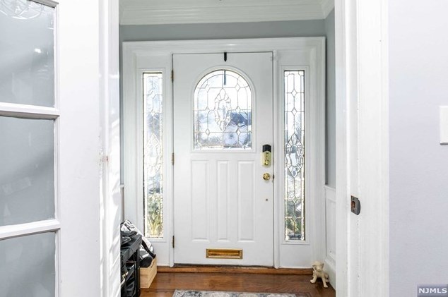 20 Raymond Ave, Rutherford NJ  07070-1132 exterior