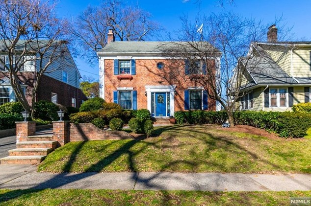 20 Raymond Ave, Rutherford, NJ 07070-1132