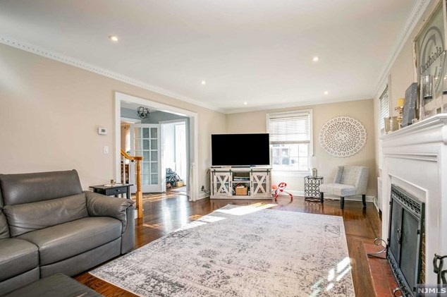 20 Raymond Ave, Rutherford NJ  07070-1132 exterior