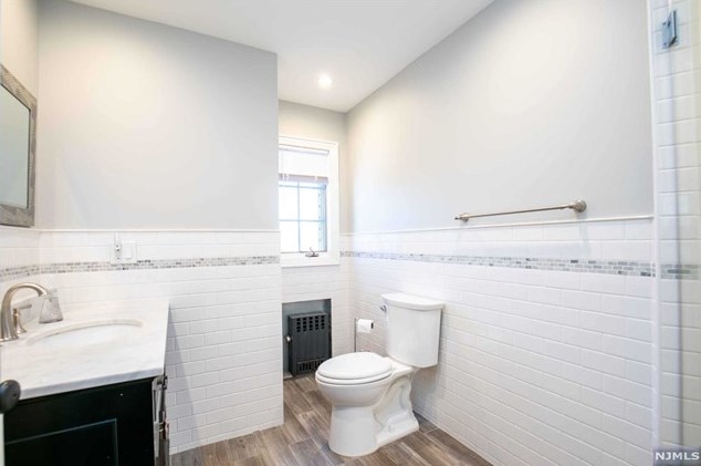 20 Raymond Ave, Rutherford NJ  07070-1132 exterior