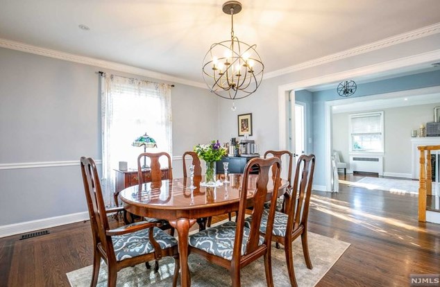 20 Raymond Ave, Rutherford NJ  07070-1132 exterior