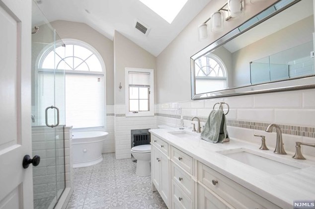 20 Raymond Ave, Rutherford NJ  07070-1132 exterior