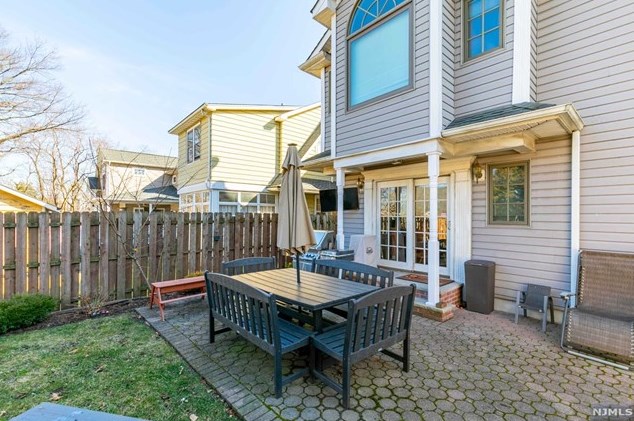 20 Raymond Ave, Rutherford NJ  07070-1132 exterior