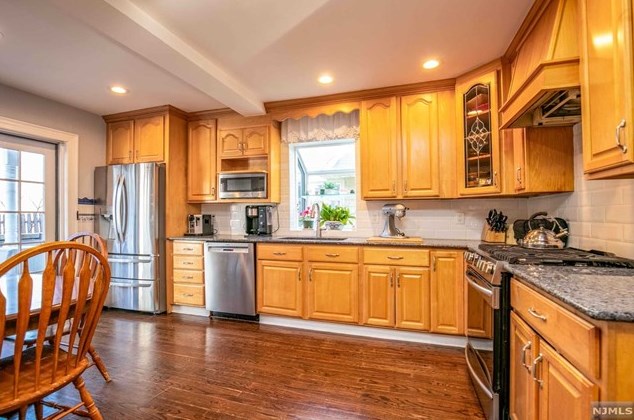 20 Raymond Ave, Rutherford NJ  07070-1132 exterior