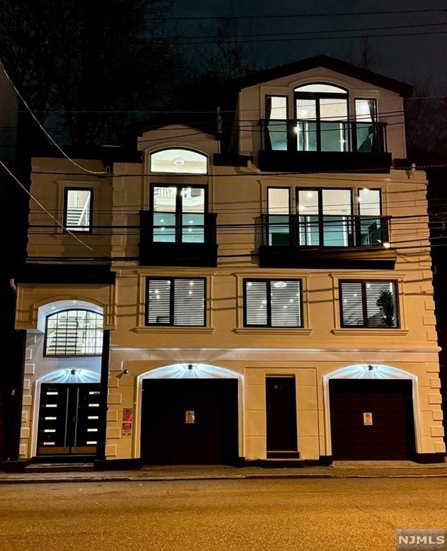 1080 River Rd, Edgewater, NJ 07020