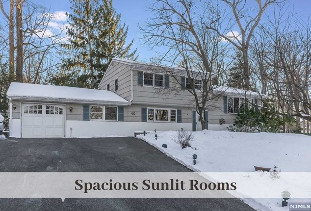 40 Chicasaw Dr, Oakland, NJ 07436