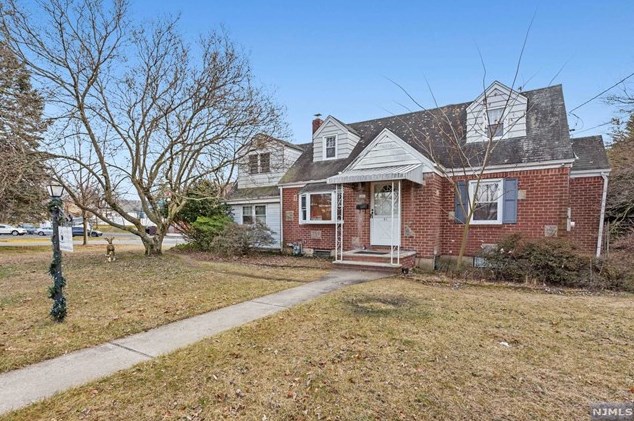 41 Locust Ave, Emerson, NJ 07630