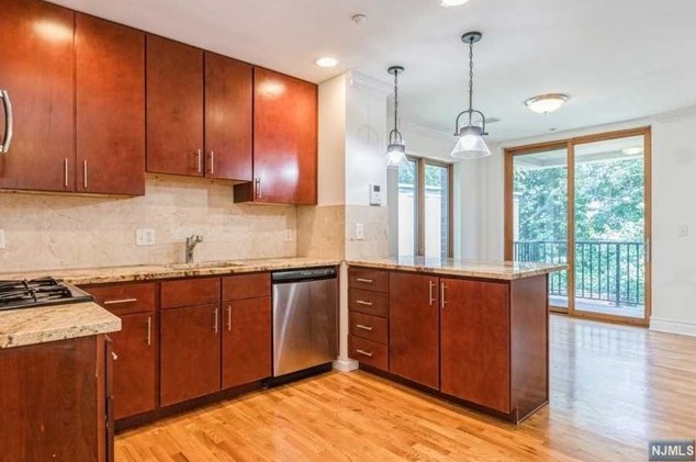 17 Meadow Rd #405, Rutherford, NJ 07070