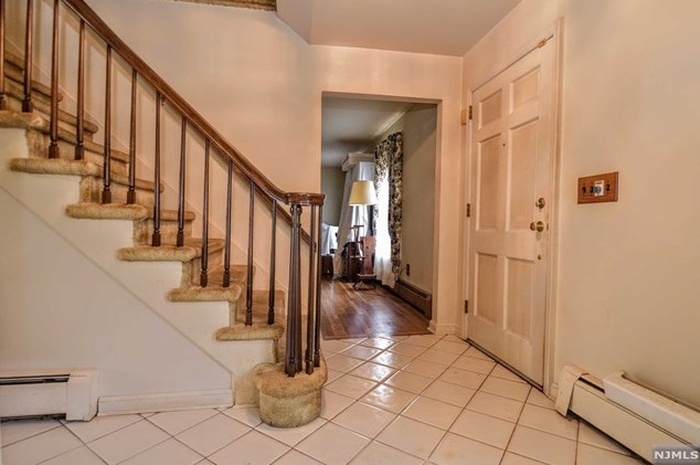 120 Oak Dr, Upper Saddle River, NJ 07458
