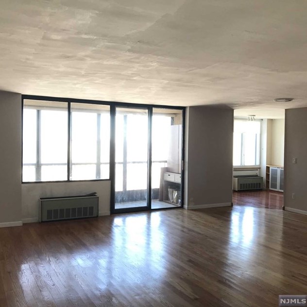 200 Winston Dr, Cliffside Park NJ  07010-3214 exterior