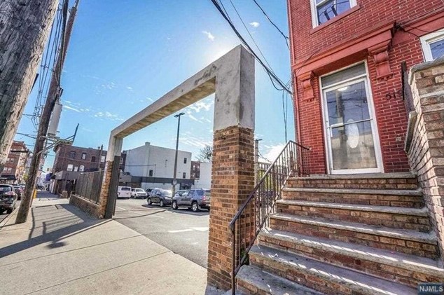 519 60th St #6, West New York, NJ 07093