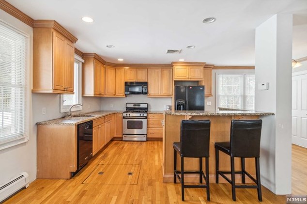 106 Mill Rd, Greystone Park, NJ 07950