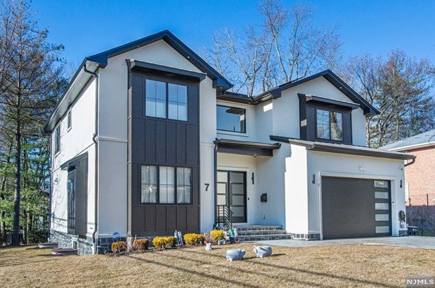 7 New St, Cresskill, NJ 07626