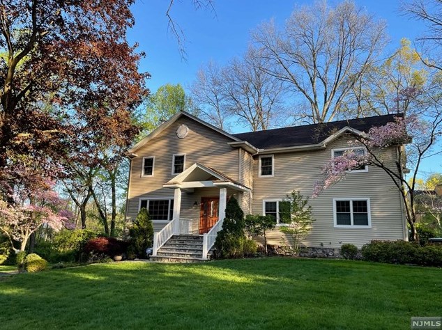 2 Scarborough Rd, Mountain Lakes, NJ 07046