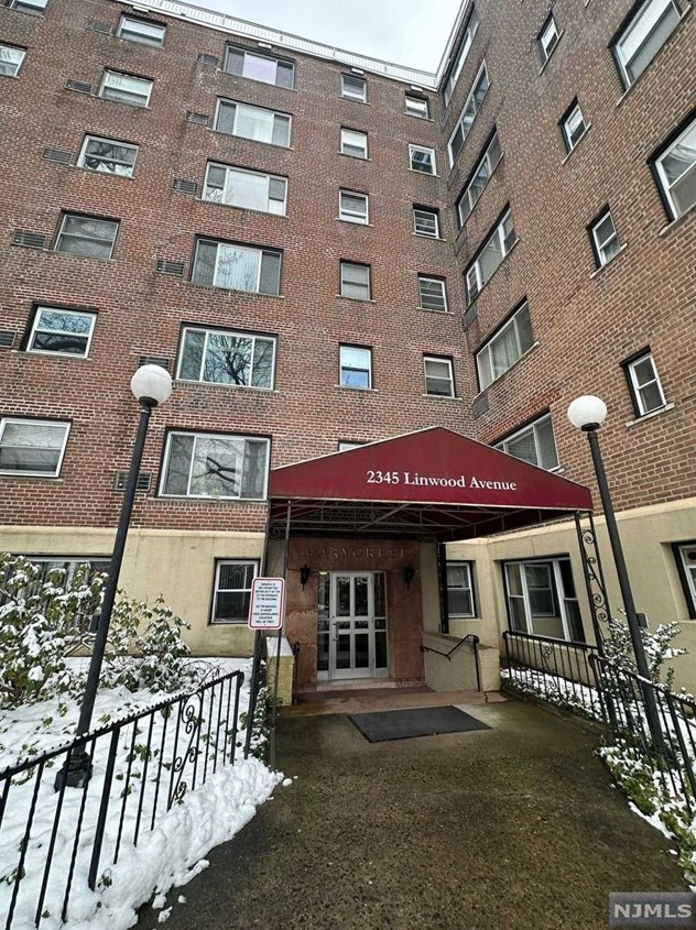 2345 Linwood Ave, West Fort Lee, NJ 07024-3839