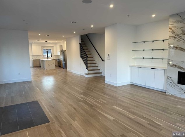 326 Tom Hunter Rd, West Fort Lee, NJ 07024