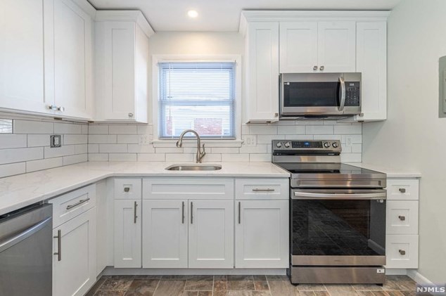 1 Oak Grove Rd, West Caldwell, NJ 07006