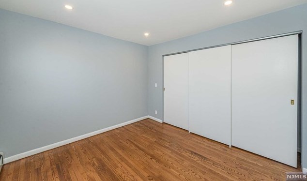 1 Oak Grove Rd, West Caldwell NJ  07006-6000 exterior