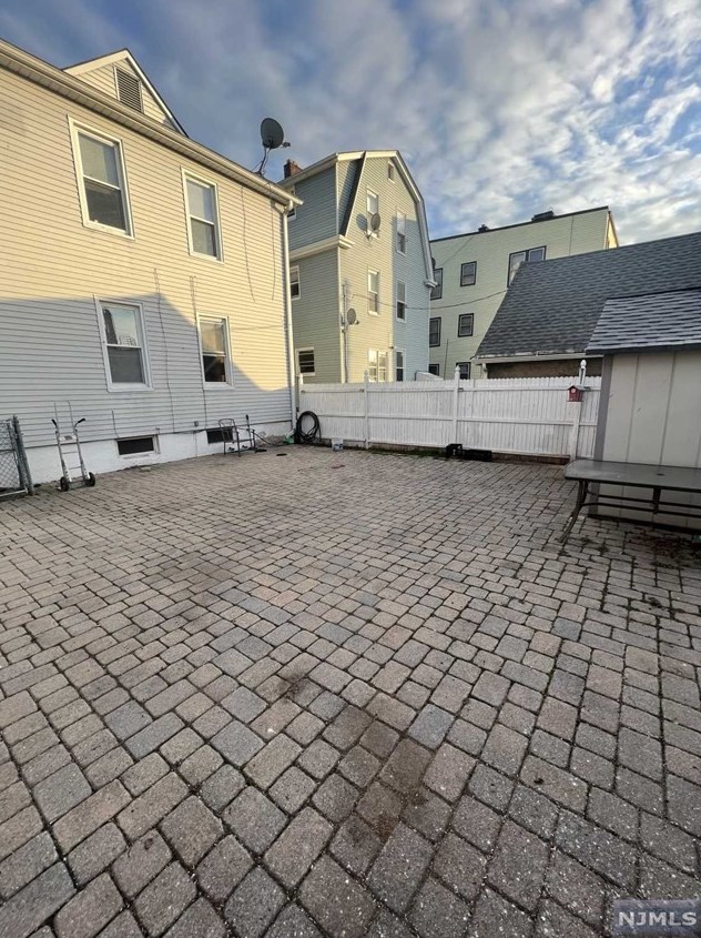 15 Windsor St, Kearny, NJ 07032