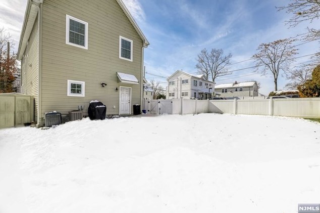 41 Prospect St, Waldwick NJ  07463-1606 exterior