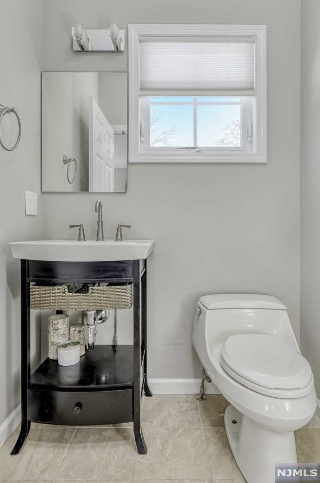 41 Prospect St, Waldwick NJ  07463-1606 exterior