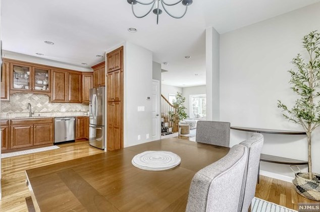 41 Prospect St, Waldwick NJ  07463-1606 exterior