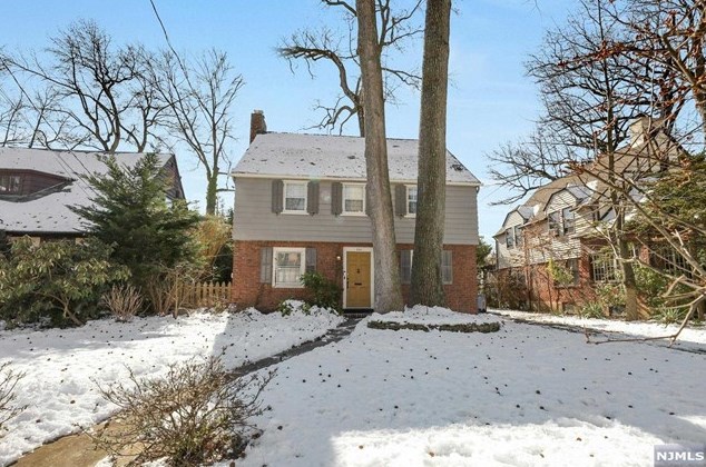 322 Murray Ave, Englewood, NJ 07631-1420