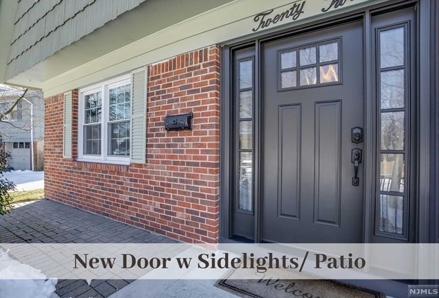 22 Beehive Ct, Mahwah, NJ 07430-1701
