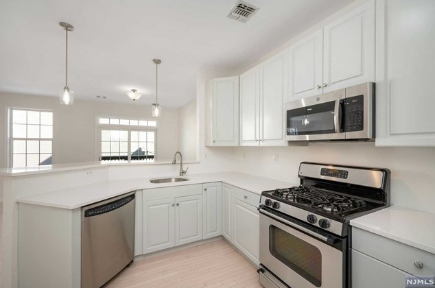 173 Winchester Ct, Clifton, NJ 07013