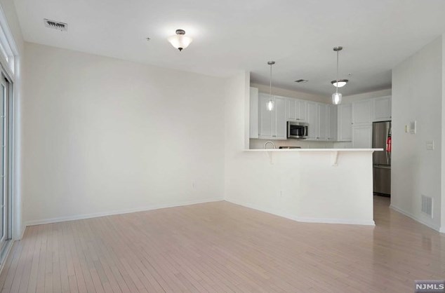 173 Winchester Ct, Clifton NJ  07013-2676 exterior