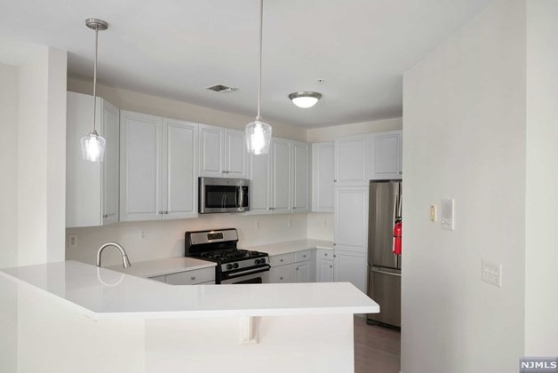 173 Winchester Ct, Clifton NJ  07013-2676 exterior