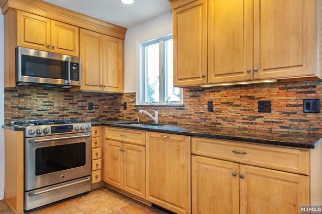 659 Quackenbush Ave, Wyckoff, NJ 07481