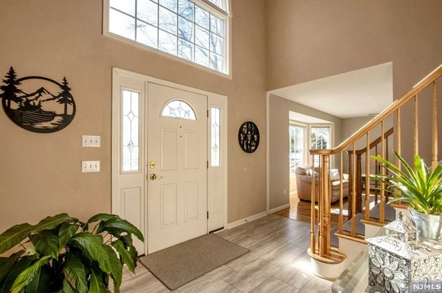 42 Dwight Ave, Hillsdale, NJ 07642