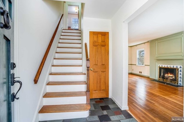 48 Glen Blvd, Ridgewood, NJ 07452