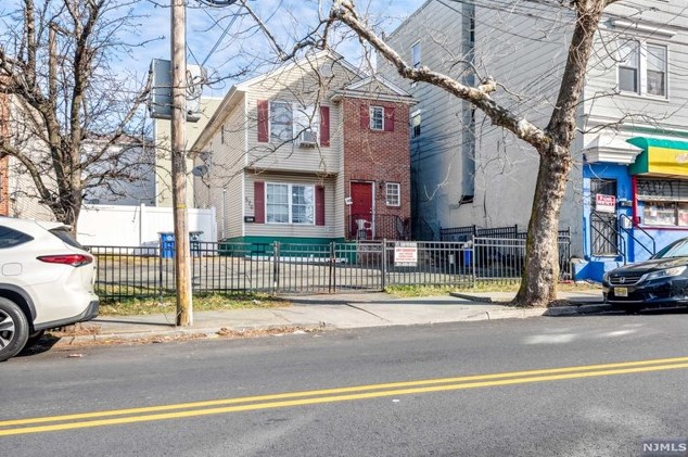 574-576 15th Ave, Newark, NJ 07103