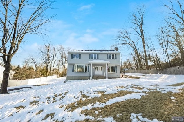 15 Catherine Ct, Hillsdale, NJ 07642-2645