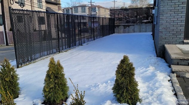 1546 11th St, West Fort Lee NJ  07024-2124 exterior