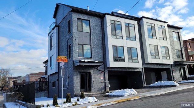 1546 11th St, West Fort Lee, NJ 07024