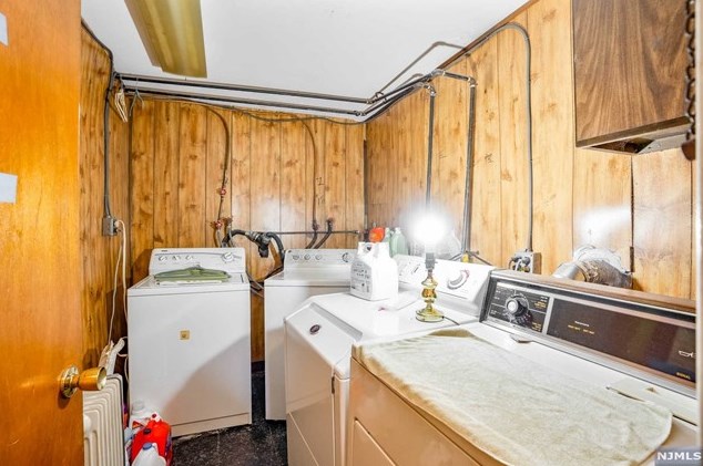 1 Brookside Ave, Elmwood Park NJ  07407-1950 exterior